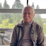 «Без моря Бердянськ не Бердянськ». Художник Володимир Жарков про нове життя в Ворохті, картини та сум за містом
