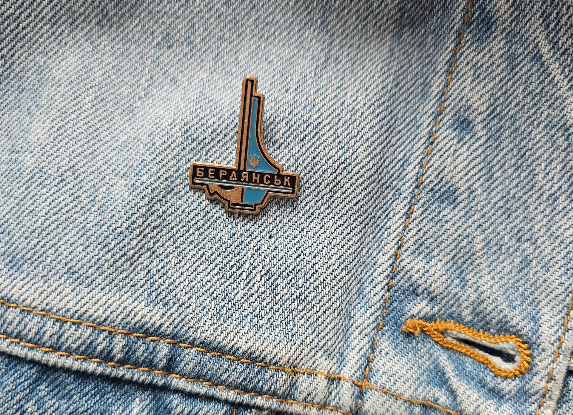 На памʼять про місто прикріпив пін Стела (Фото BRD24)