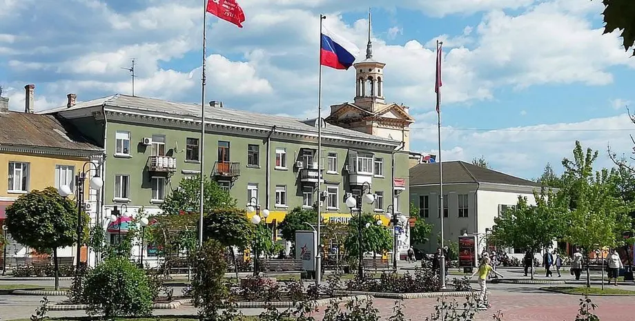 Окупований Бердянськ Площа Єдності в Бердянську під російським прапором (Фото вільні джерела)