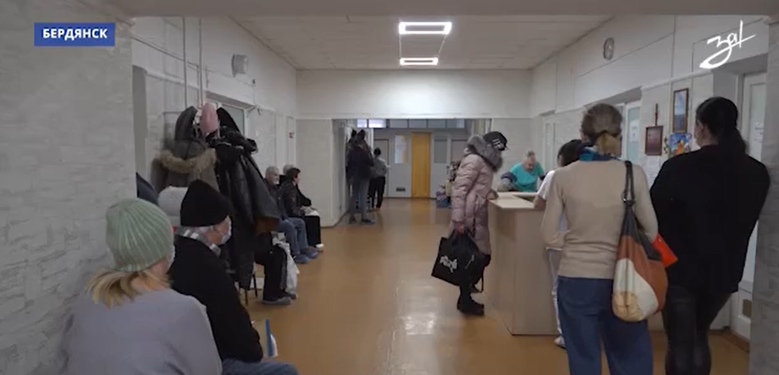 Черга в бердянській лікарні (Фото: скриншот відеосюжету окупантів)