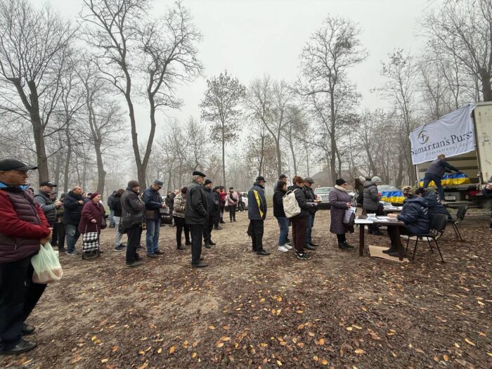 Видача гуманітарної допомоги переселенцям з Бердянська у листопаді (Фото: тг-канал БМВА)