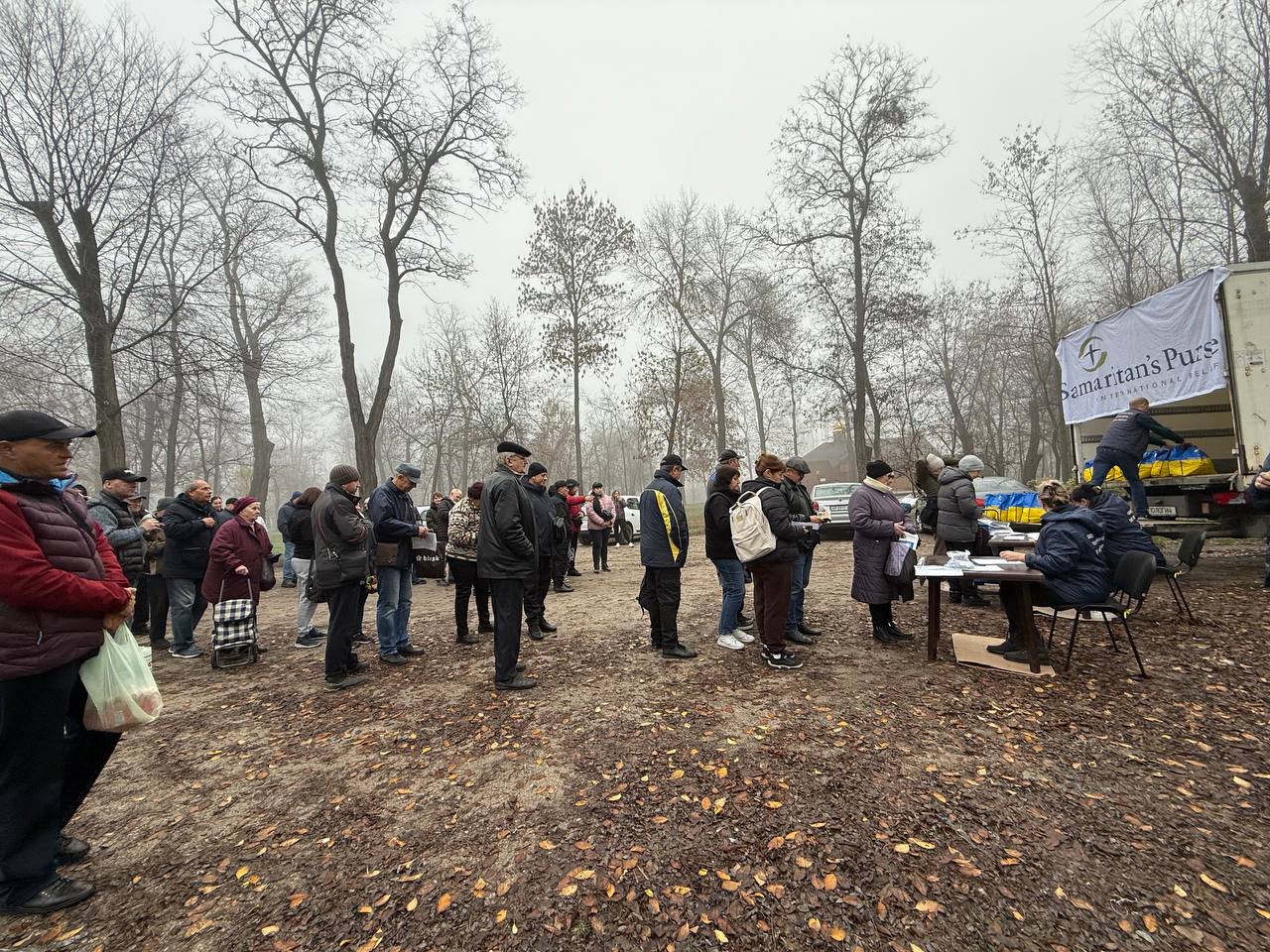 Видача гуманітарної допомоги переселенцям з Бердянська у листопаді (Фото: тг-канал БМВА)