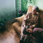 Врятували одна одну. Історія бердянки, яка залишалась в окупації заради бабусі Врятували одна одну. Історія бердянки, яка залишалась в окупації заради бабусі