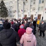 Черга з охочих дподати документи в Росреєстр (Фото: окупаційні пабліки) Черга з охочих дподати документи в Росреєстр (Фото: окупаційні пабліки)