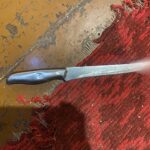 Ніж, яким жінка вдарила вітчима (Фото: слідчий комітет окупантів) Ніж, яким жінка вдарила вітчима (Фото: слідчий комітет окупантів)