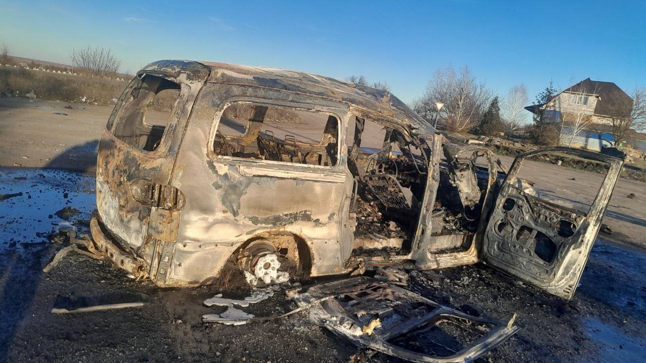 Машина, в якій начебто їхали російські волонтерки (Фото: окупаційні пабліки) Машина, в якій начебто їхали російські волонтерки (Фото: окупаційні пабліки)