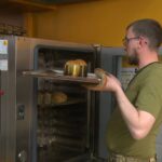 Рецепт незламності. Бердянець та ветеран відтворив паски з Азовсталі для бійців на фронті Рецепт незламності. Бердянець та ветеран відтворив паски з Азовсталі для бійців на фронті