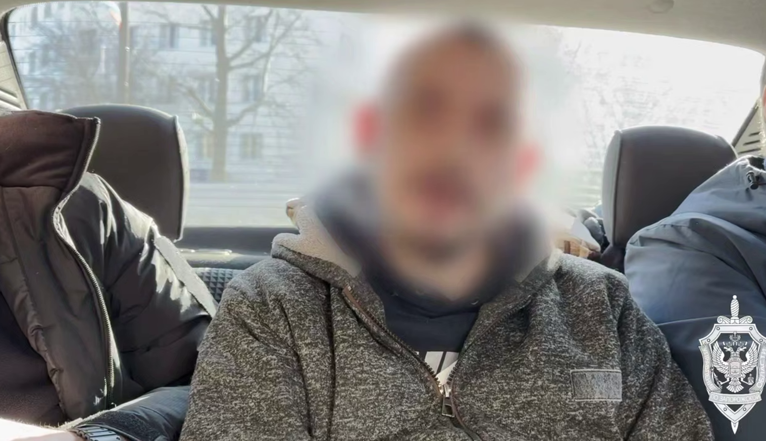 Окупанти записали на відео затримання чоловіка та його зізнання (Фото: скриншот відео окупантів)