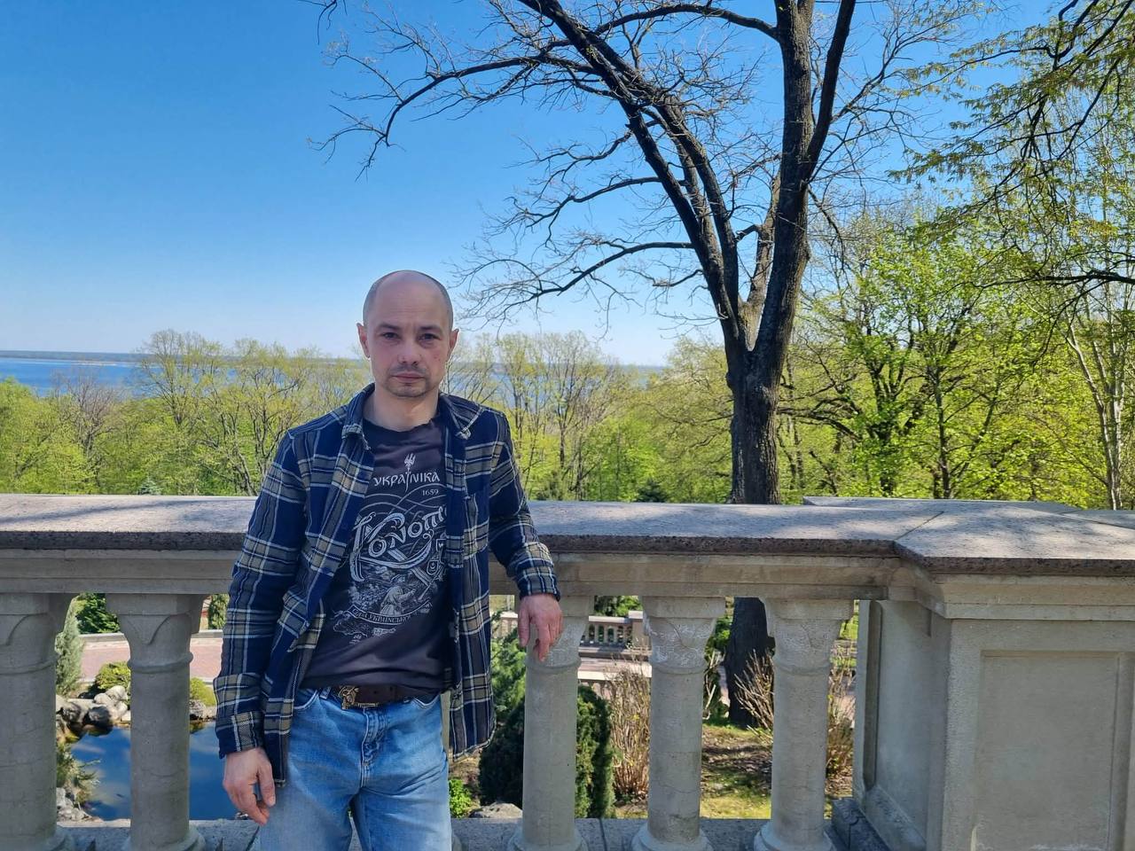 «Позиція страуса не спрацює – воювати будуть всі». Військовий Євген Глушкін про ілюзії в тилу, мовні крайнощі та звільнення Бердянська