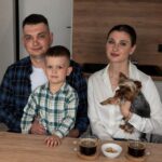Сергій та Ганна Болдирєви разом з сином (Фото: надано героїнею)