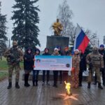 Віталій Дупак (праворуч у формі поліції рф) під час пропагандистського заходу, організованого мілітаризованою молодіжною організацією 