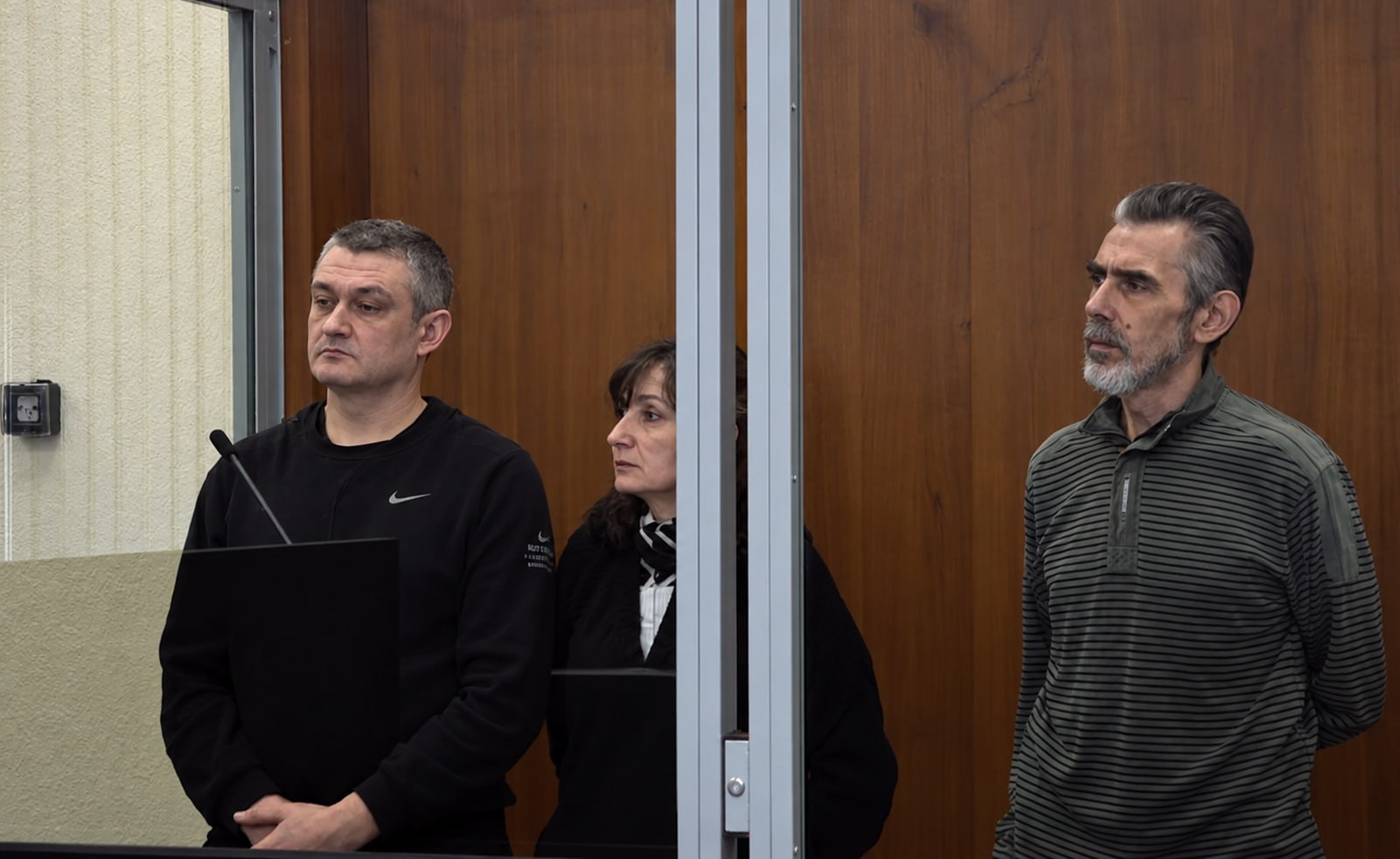Валентина, Андрій та Сергій у залі суду (Фото: скриншот відео окупантів) Валентина, Андрій та Сергій у залі суду (Фото: скриншот відео окупантів)